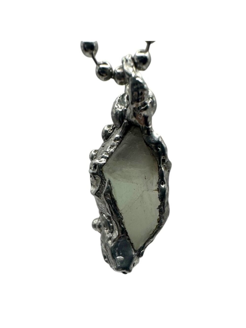 Green Fluorite Pendant Necklace - Artisan Metalwork Halo Bezel - Alma Antigua - Picture 11 of 16